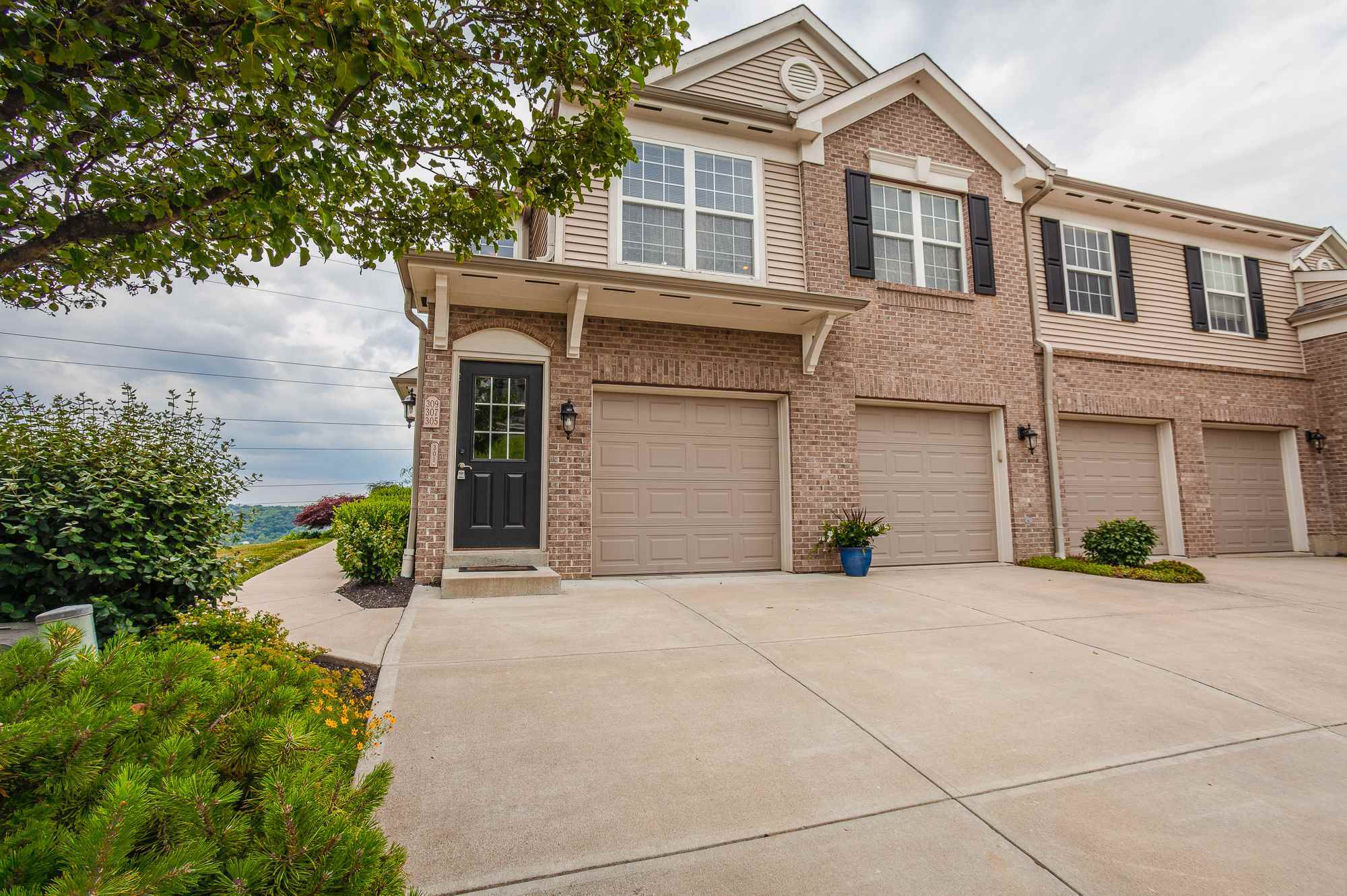 Property Photo: 301 Skyview Court KY 41016