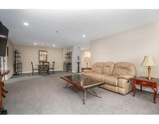 Property Photo: 44 Elm St 302 MA 01609