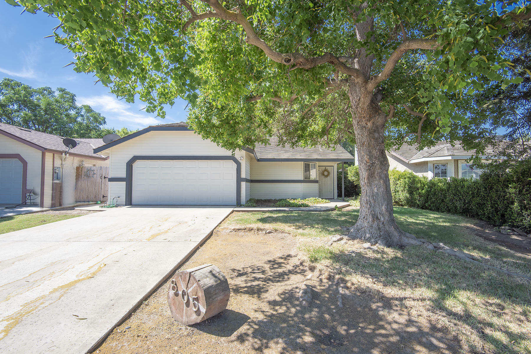 Property Photo:  805 W Garrett Avenue  CA 93223 