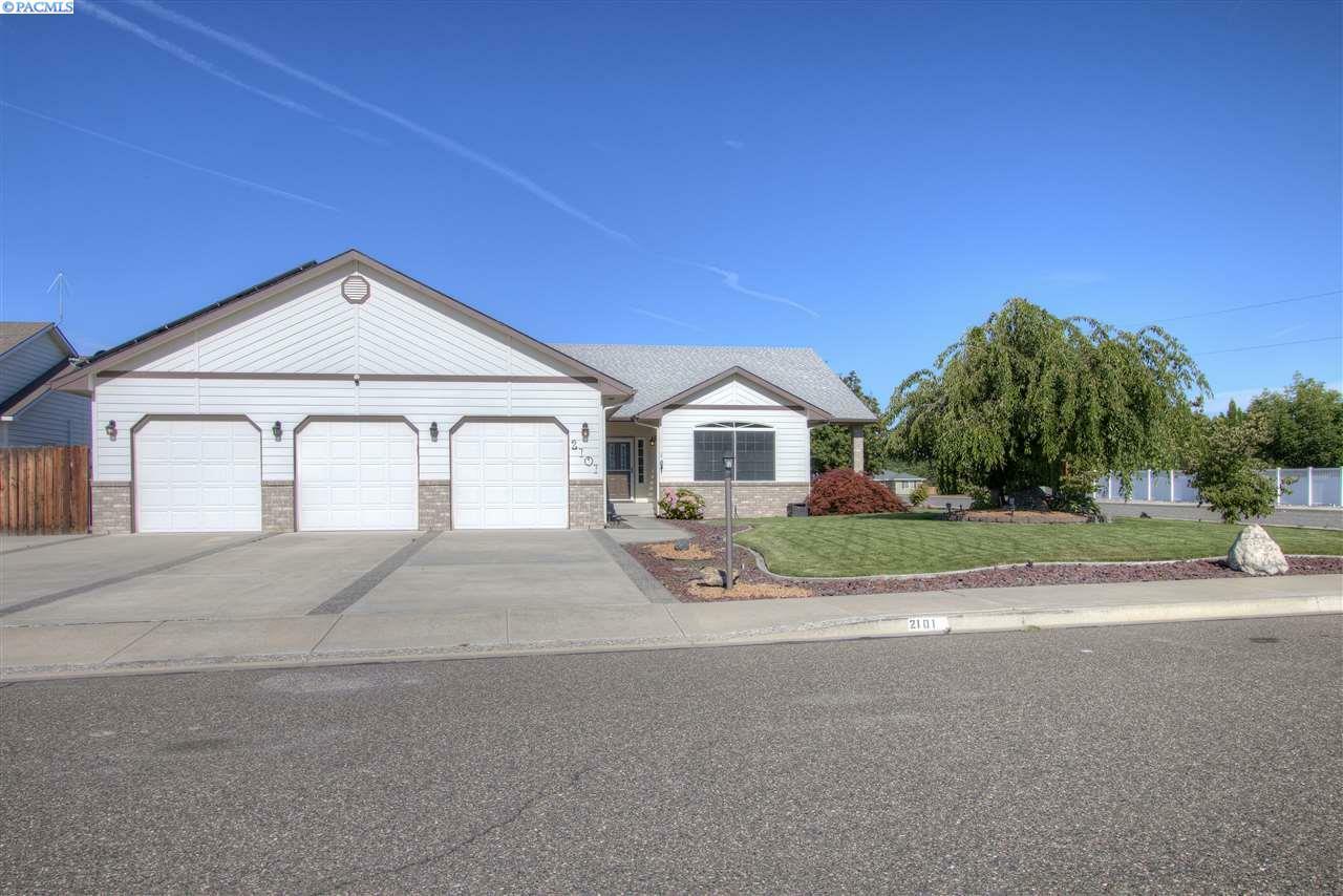 Property Photo:  2101 Sunrise Ct  WA 99353 