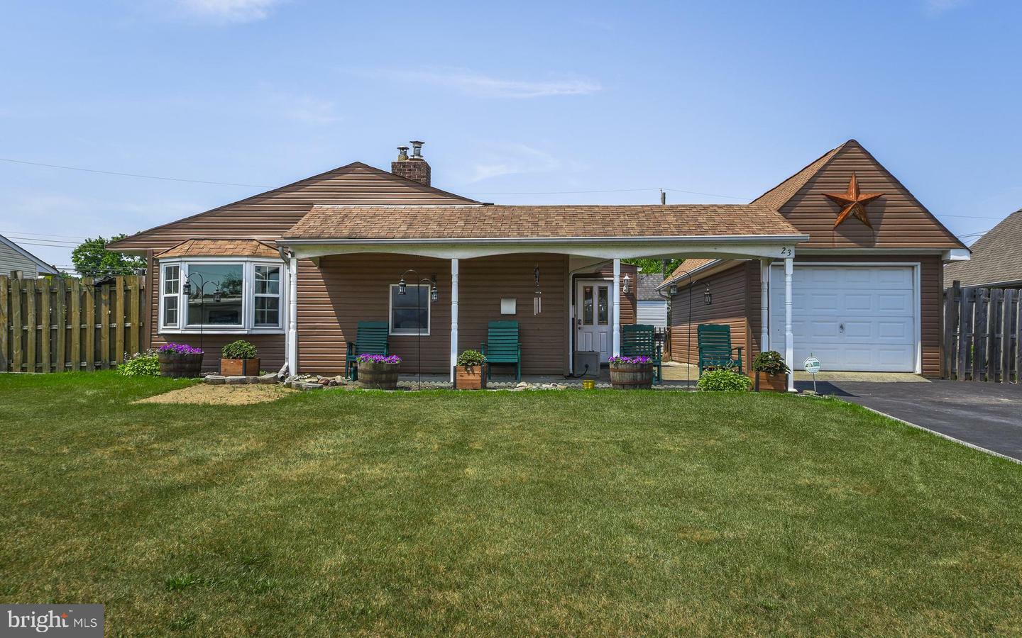 Property Photo:  23 Peachtree Lane  PA 19054 