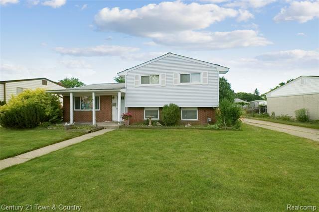 Property Photo:  2648 Pall Mall Drive  MI 48310 