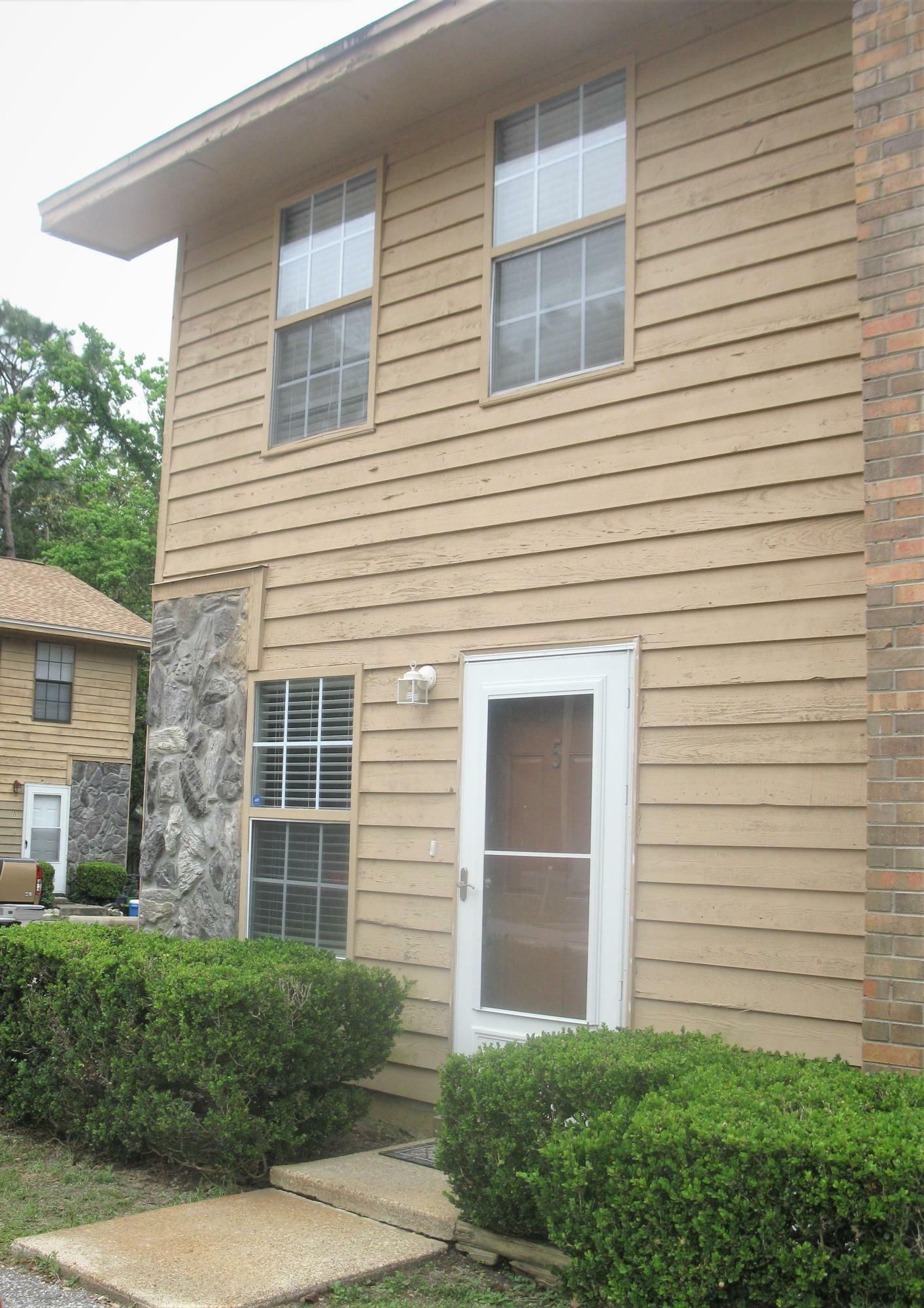 Property Photo:  611 Center Street Unit 5  FL 32547 