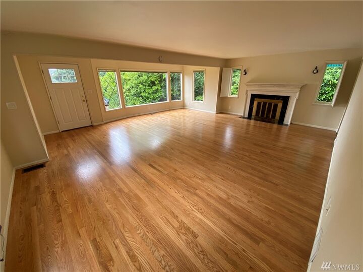 Property Photo: 4927 SW Admiral Wy WA 98116