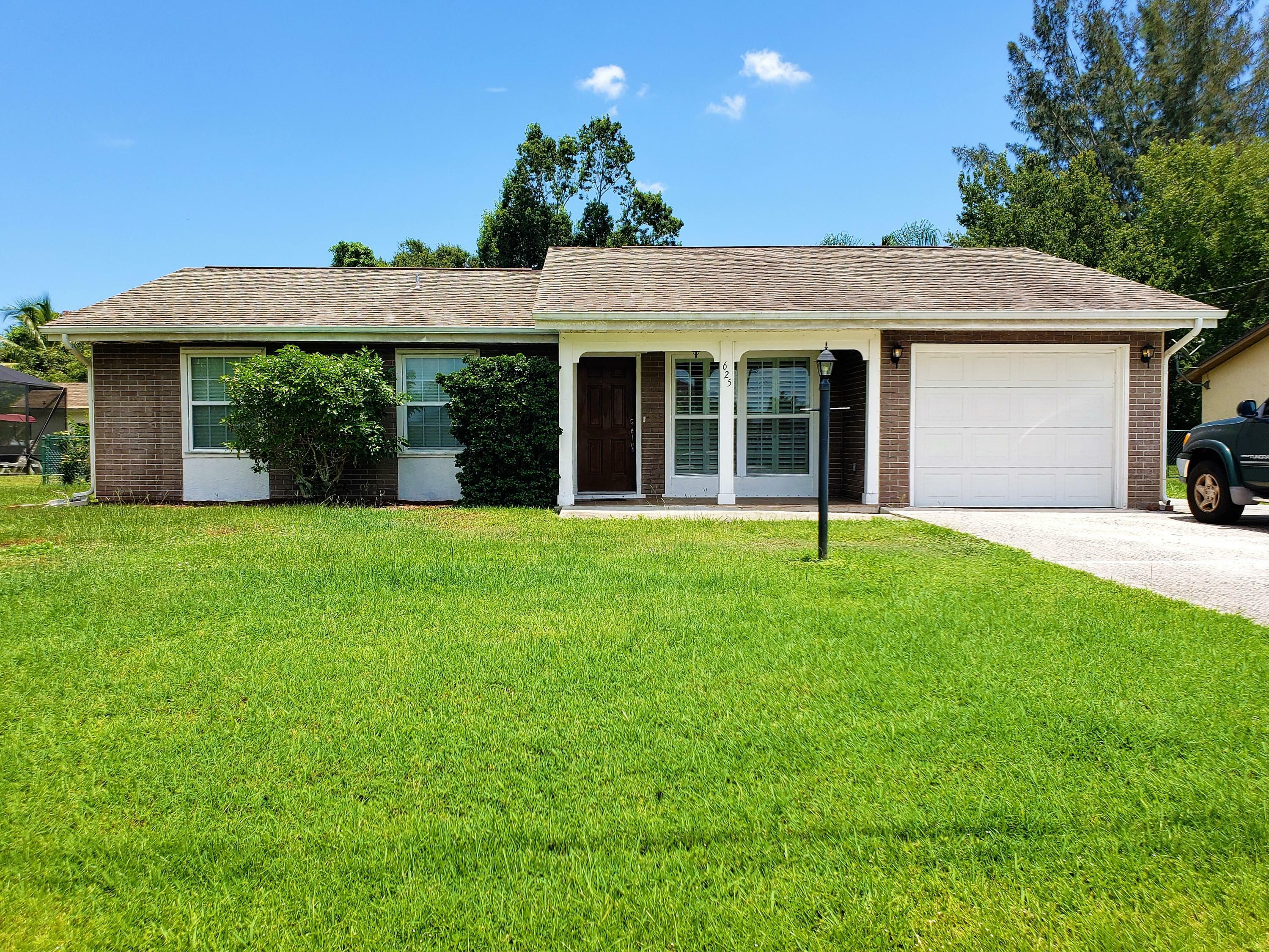 Property Photo:  625 SW Curtis Street  FL 34983 