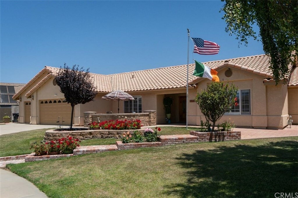 Property Photo:  713 Meridian Court  CA 93455 
