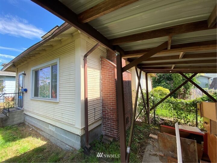 Property Photo: 708 E 35th Street WA 98404