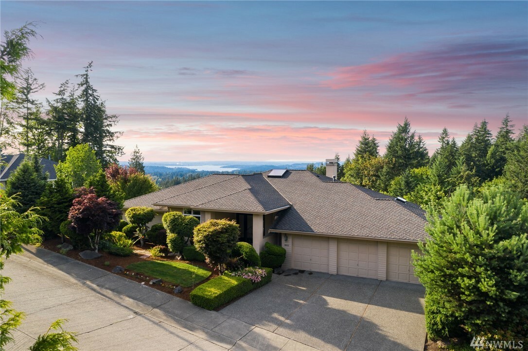 Property Photo: 8003 141st Ave SE WA 98059