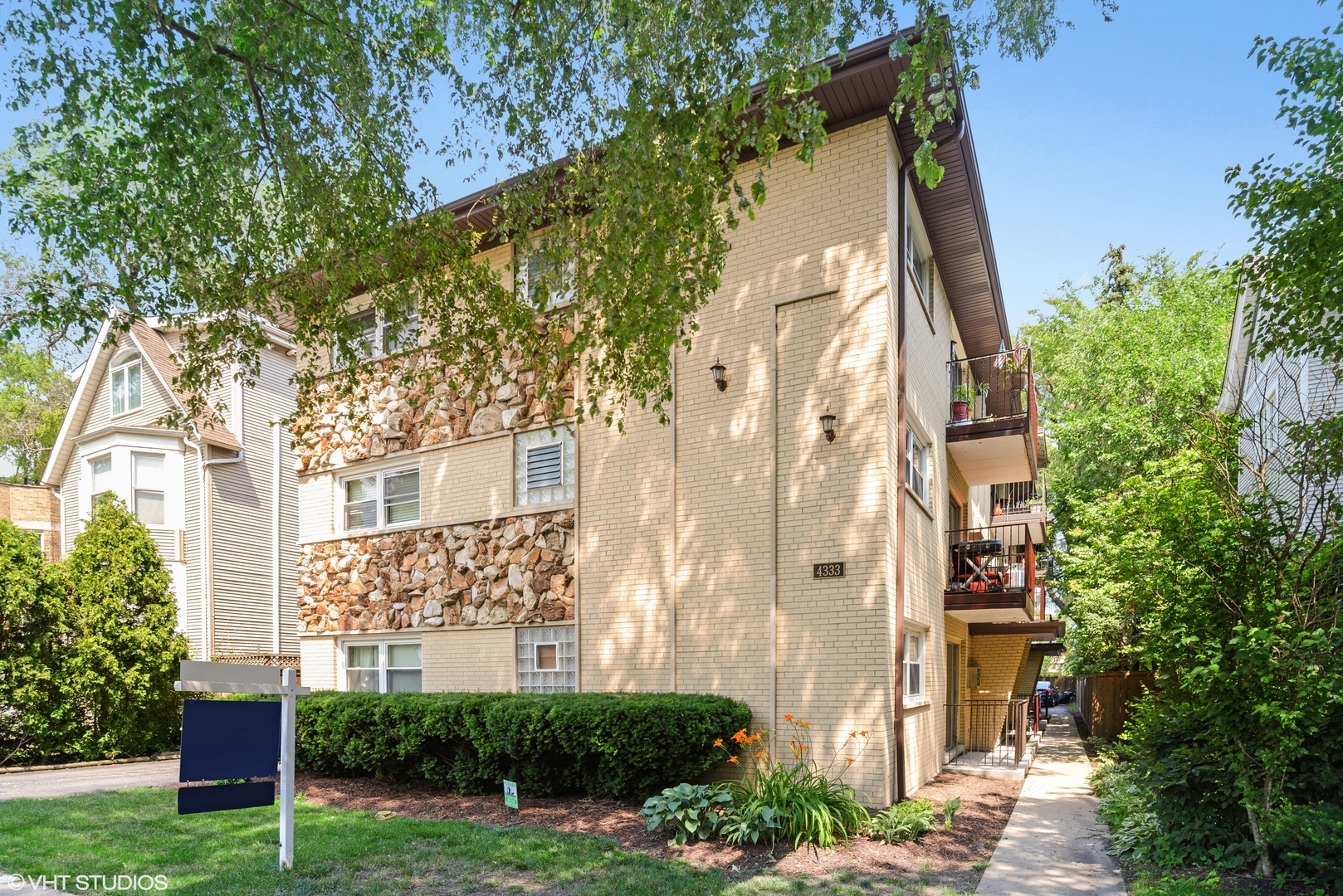 Property Photo: 4333 North Keeler Avenue 1B IL 60641