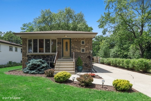 Property Photo: 212 North Bonnie Brae Avenue IL 60126