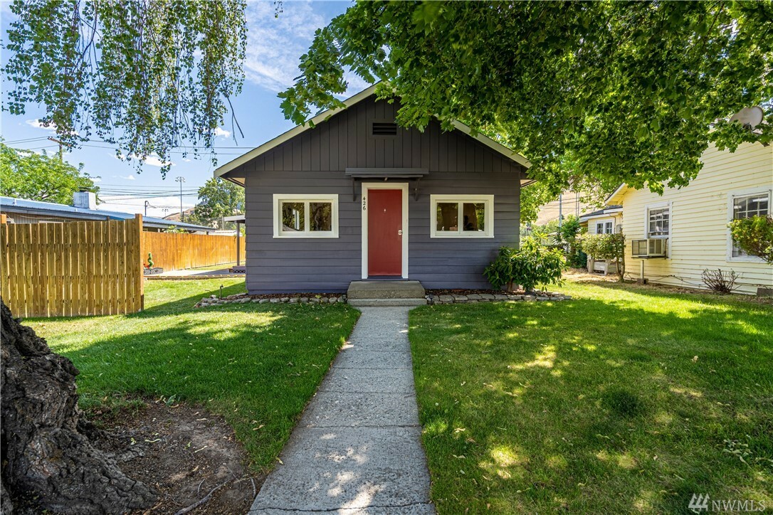 Property Photo: 426 E Trow Ave WA 98816