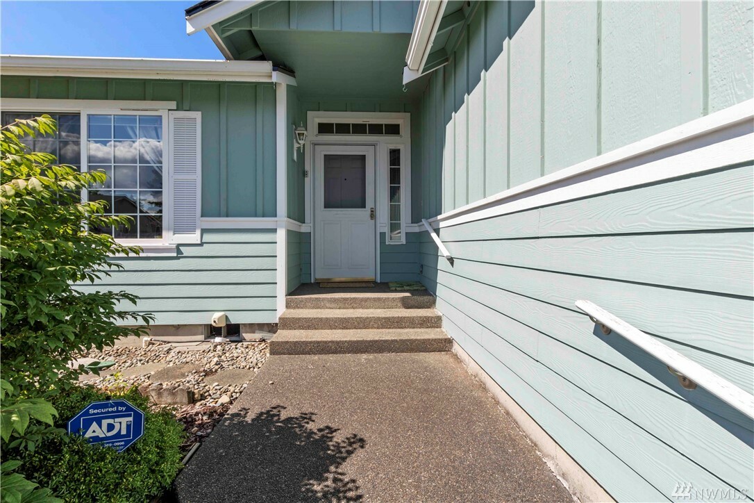 Property Photo:  1123 131st St Ct E  WA 98445 