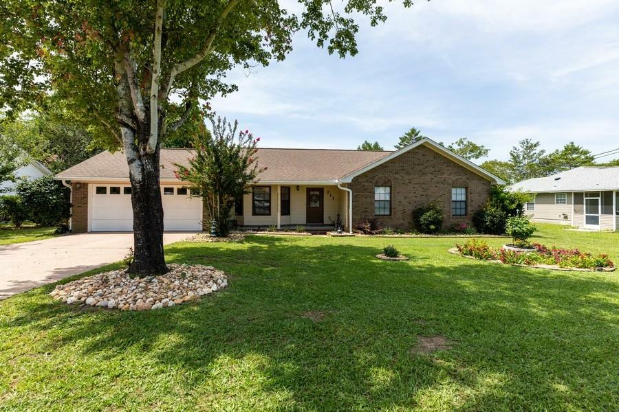 Property Photo: 711 Naughton Drive FL 32536