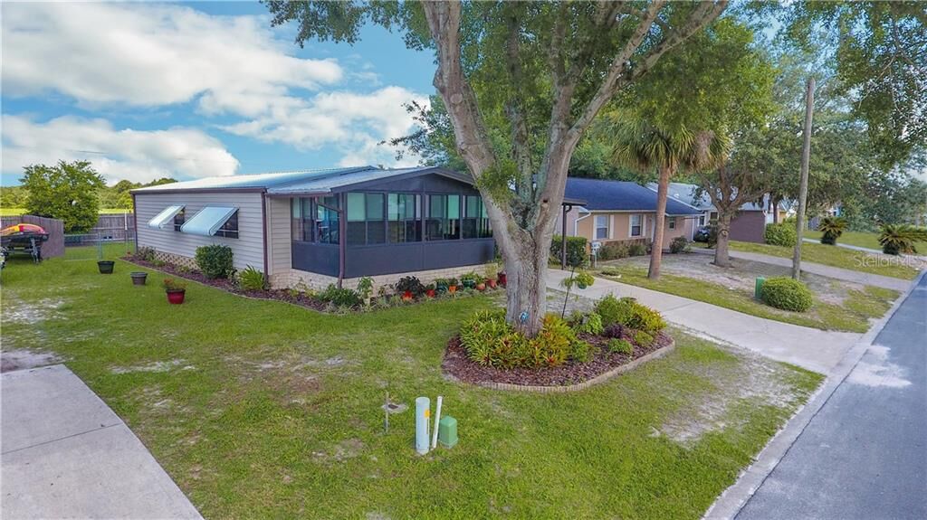 Property Photo: 26 Bonaire Place FL 32784