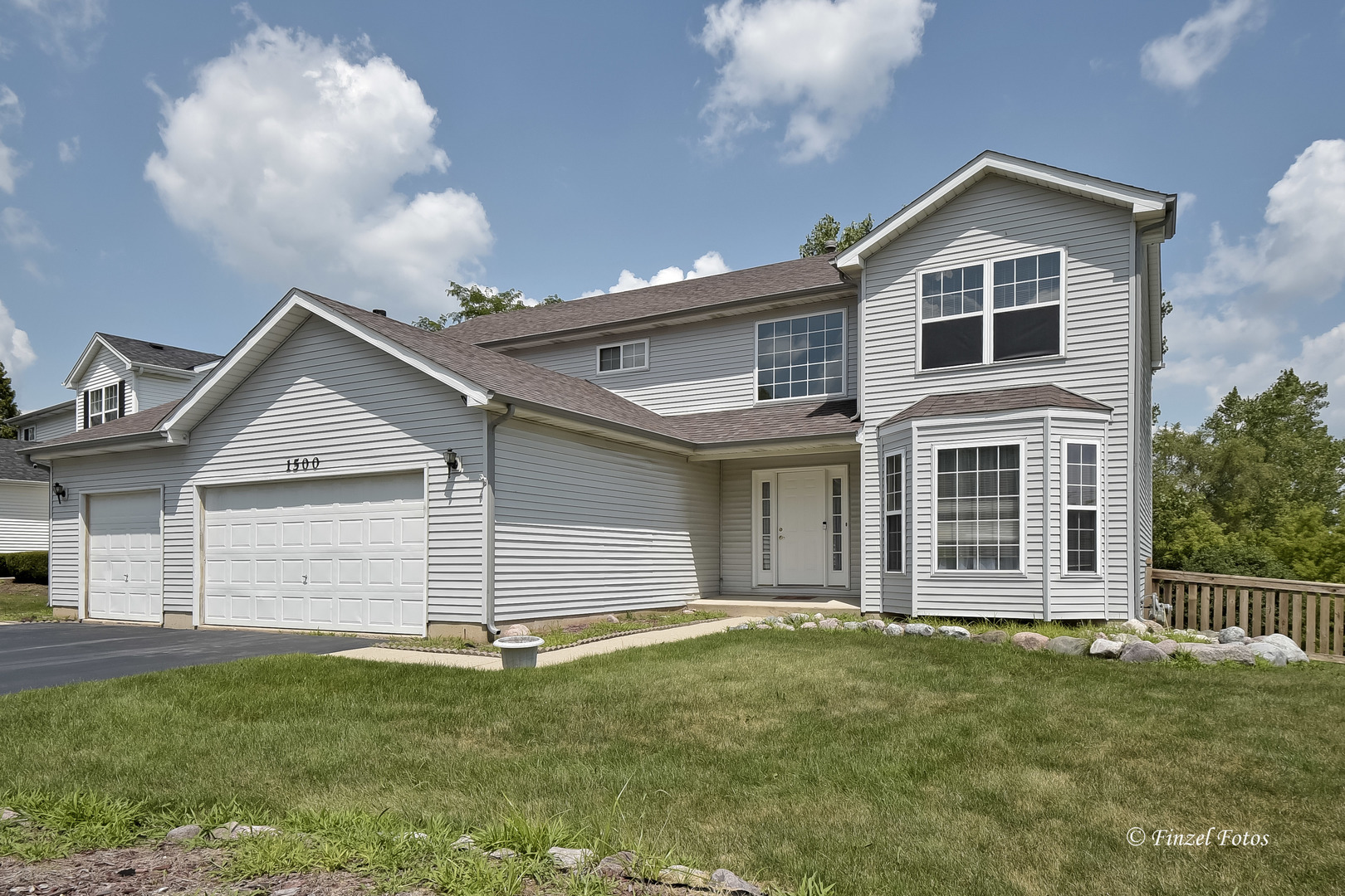 Property Photo:  1500 Arquilla Drive  IL 60102 