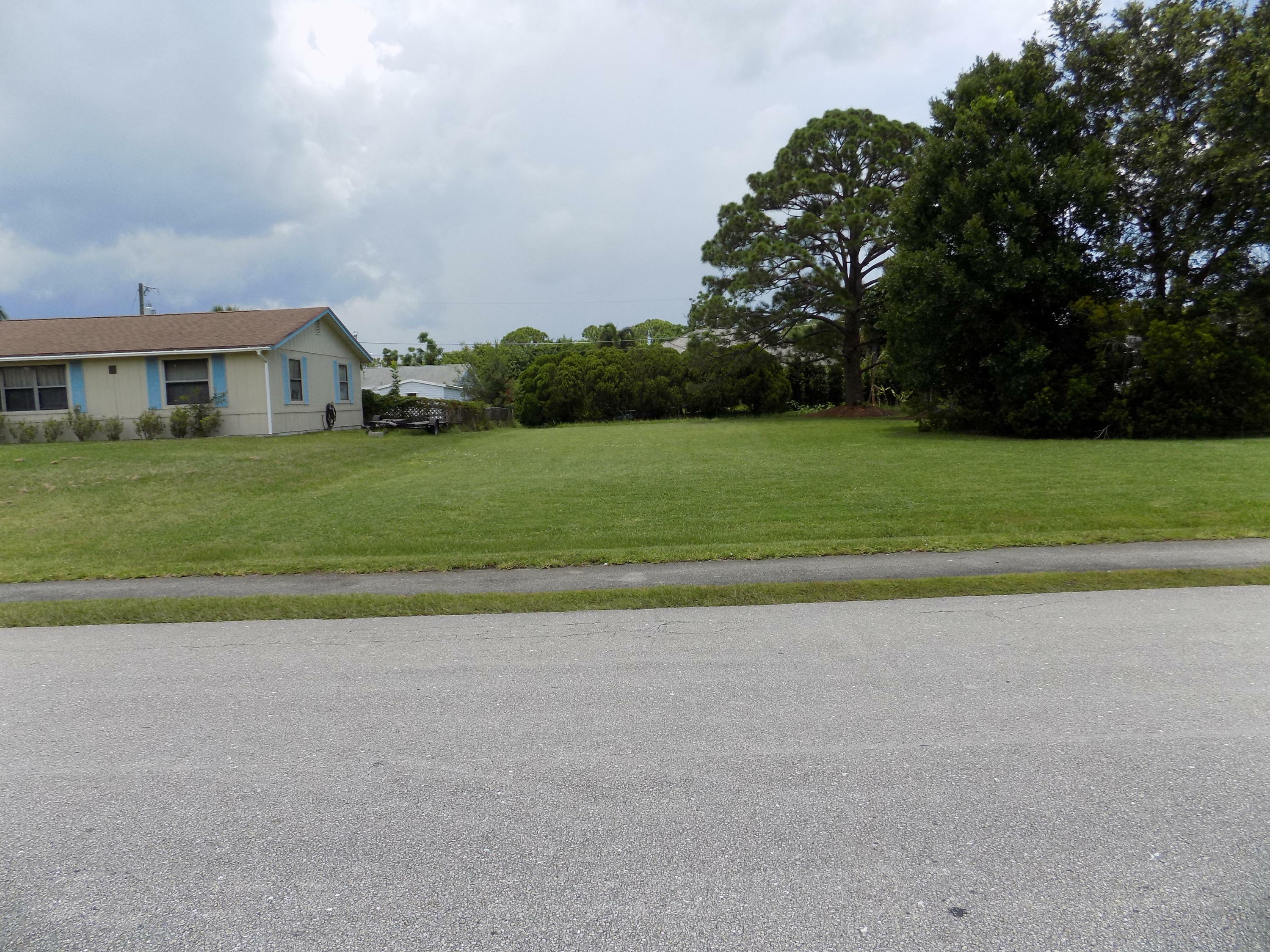 Property Photo:  542 Lake Drive  FL 32958 