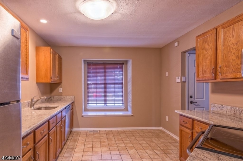 Property Photo:  7 Chetwood Ct  NJ 08844 