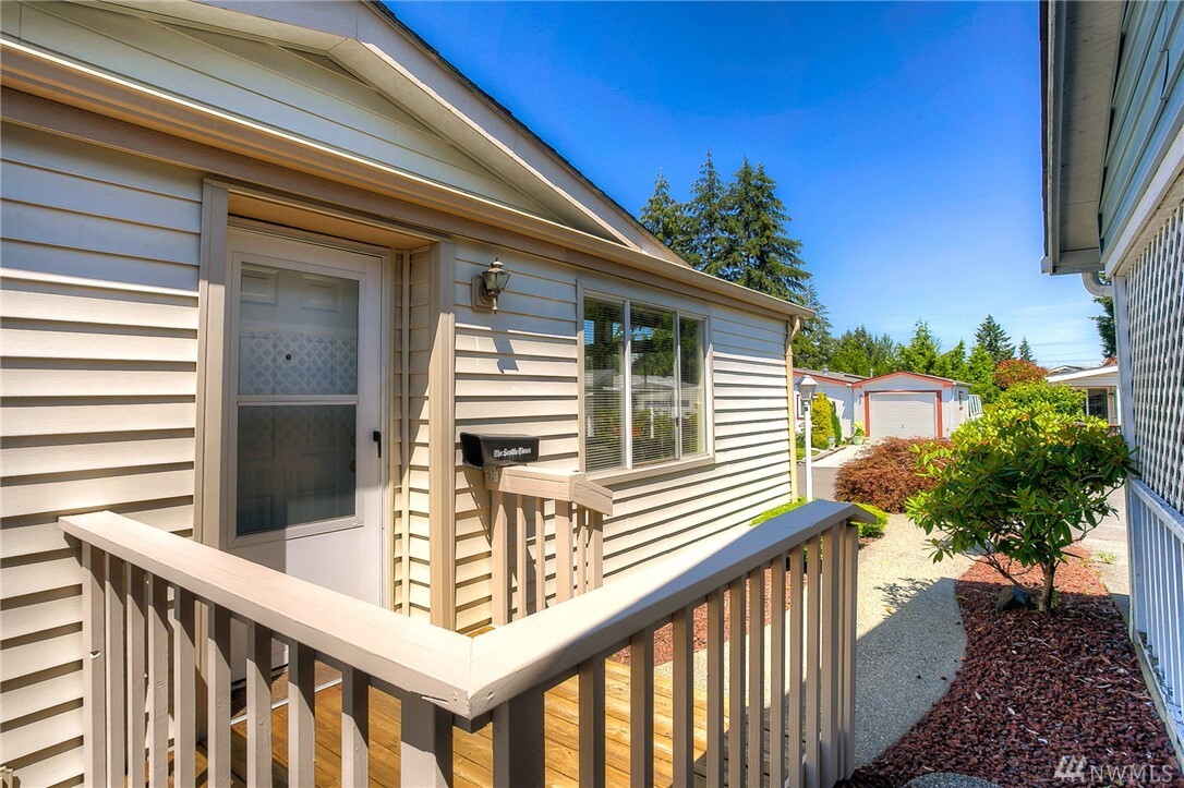Property Photo: 32820 20th Avenue S 25 WA 98003