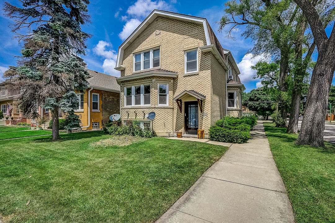 Property Photo:  5901 N Navarre Avenue  IL 60631 
