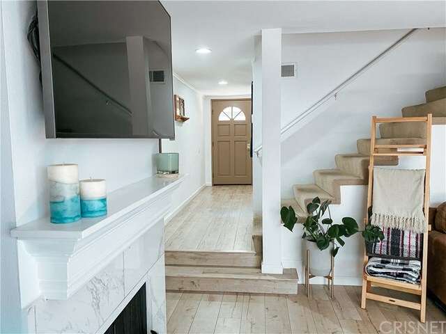 Property Photo: 11940 Weddington Street 23 CA 91607