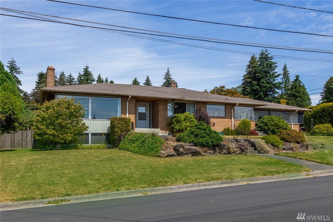 Property Photo:  17616 3rd Place SW  WA 98166 