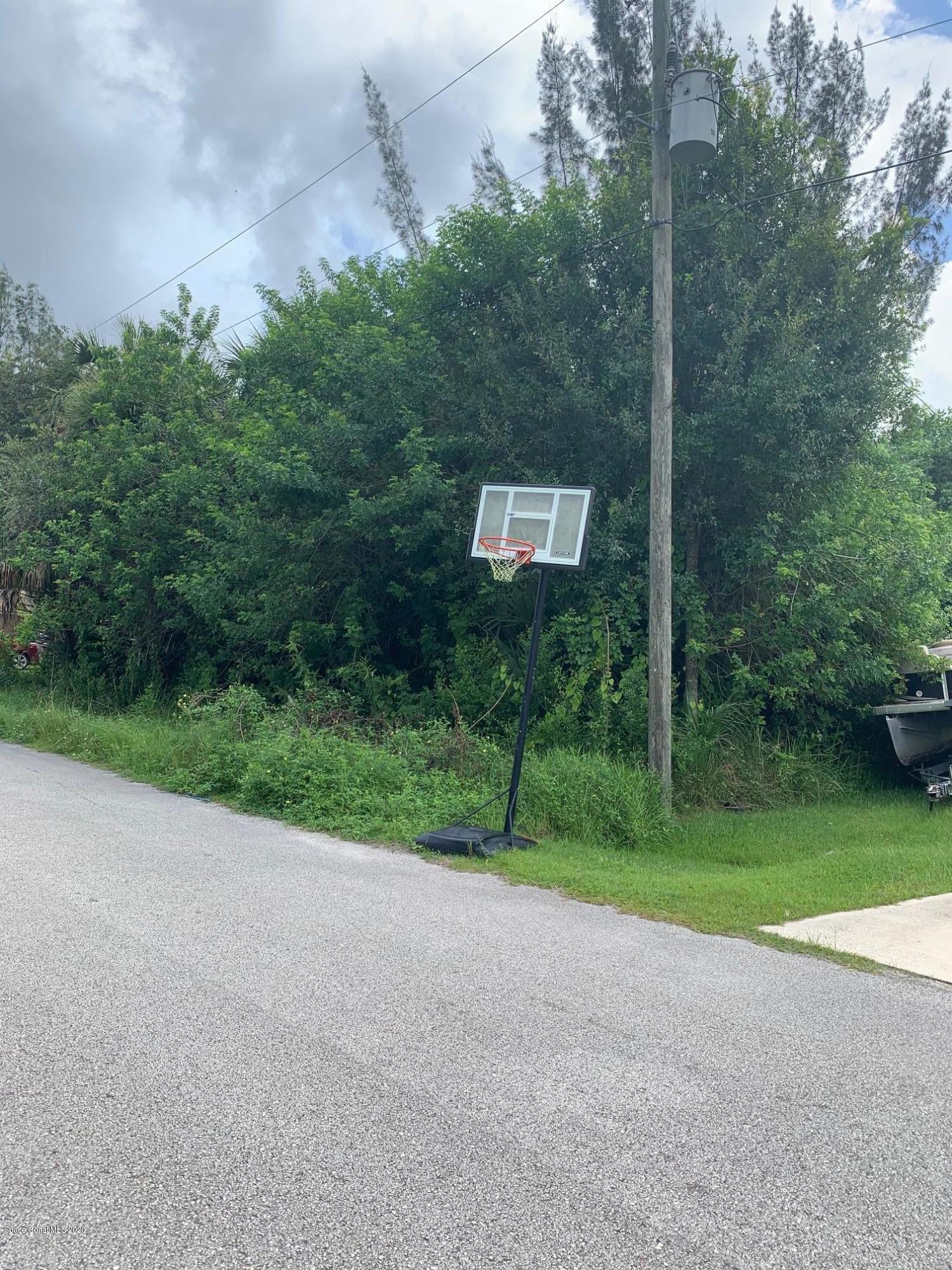 Property Photo: 335 Calcutta Avenue NW FL 32907