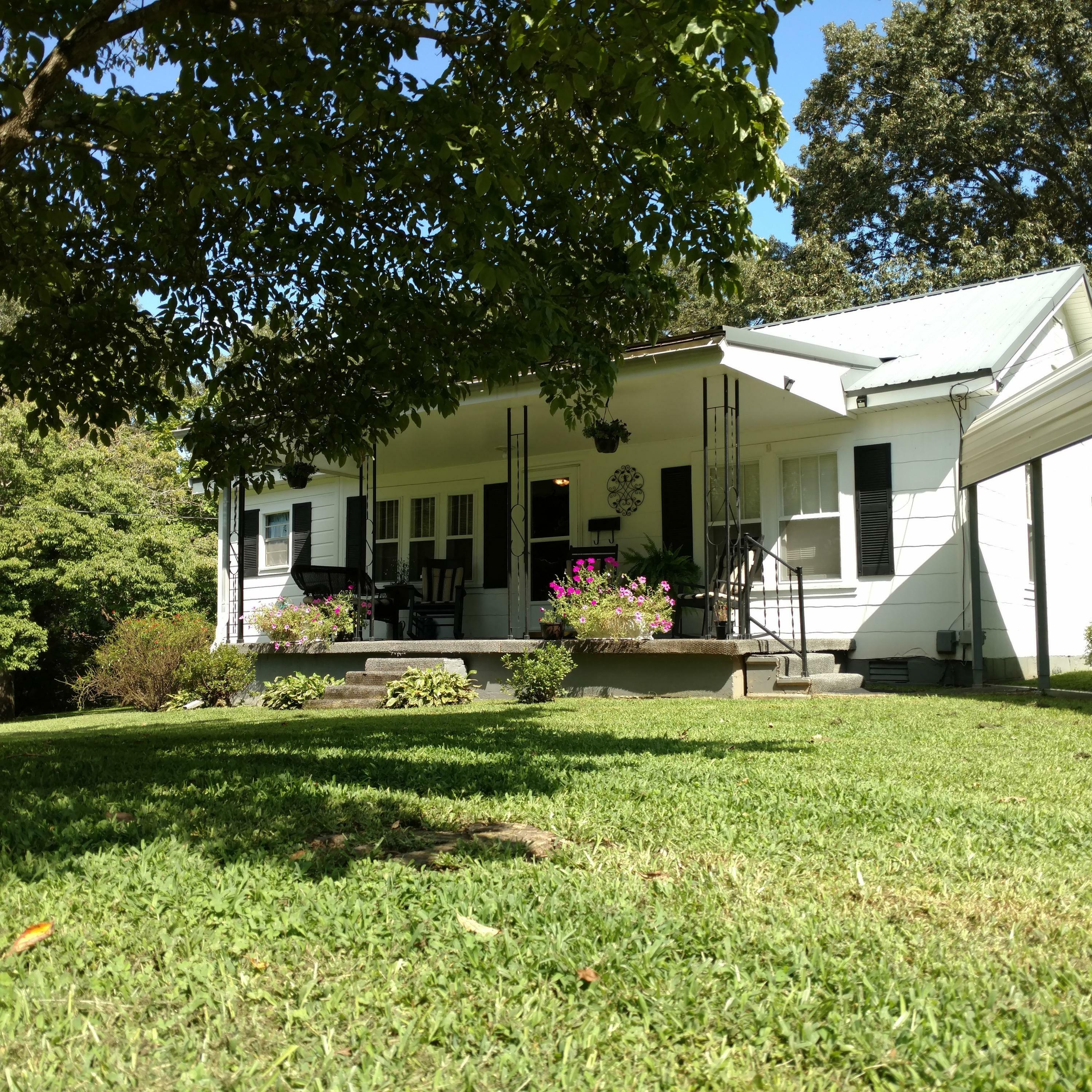 Property Photo:  801 Magnolia St  GA 30728 