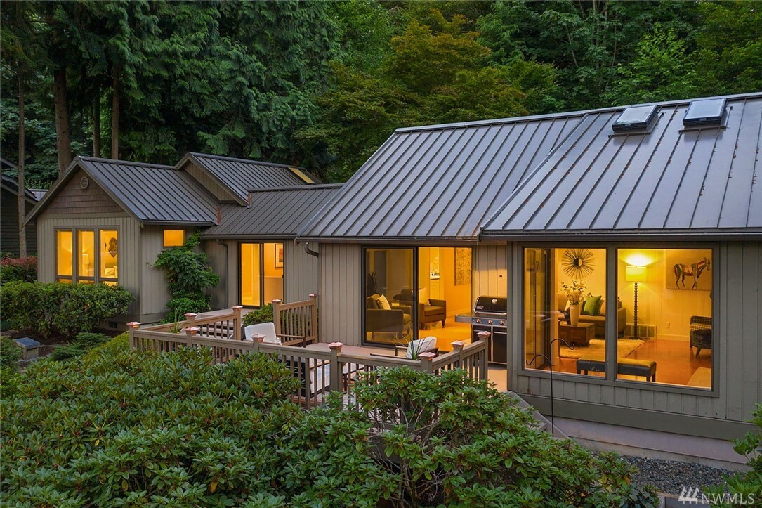 Property Photo:  9309 SE Shoreland Drive  WA 98004 