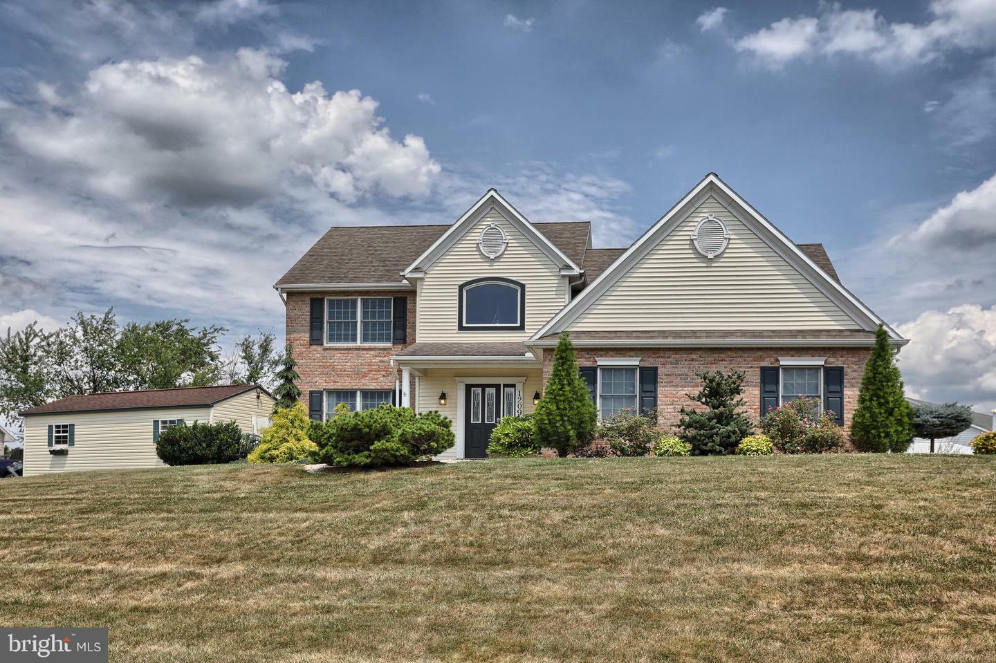 Property Photo: 1209 Horizon Boulevard PA 17046