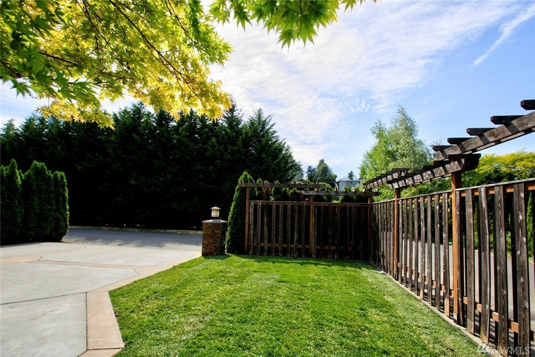 Property Photo:  3635 NE 73rd St  WA 98115 