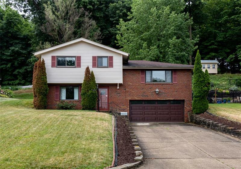 Property Photo:  3663 Maplevue Dr  PA 15102 