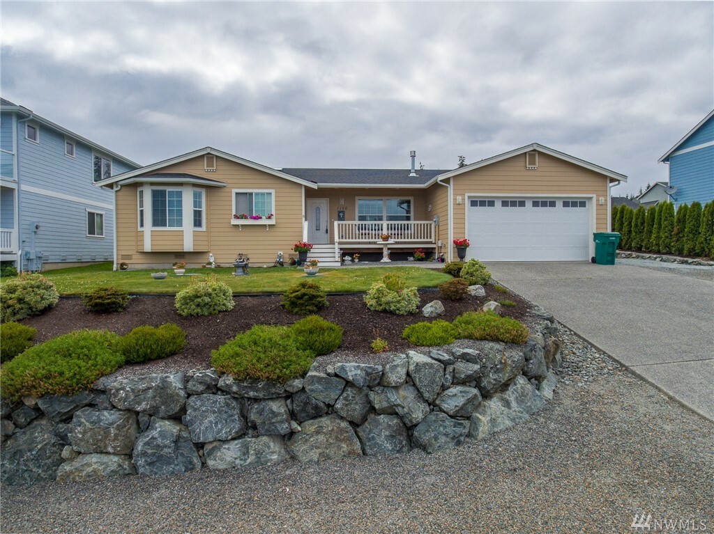 Property Photo:  1156 Rolling Dr  WA 98282 