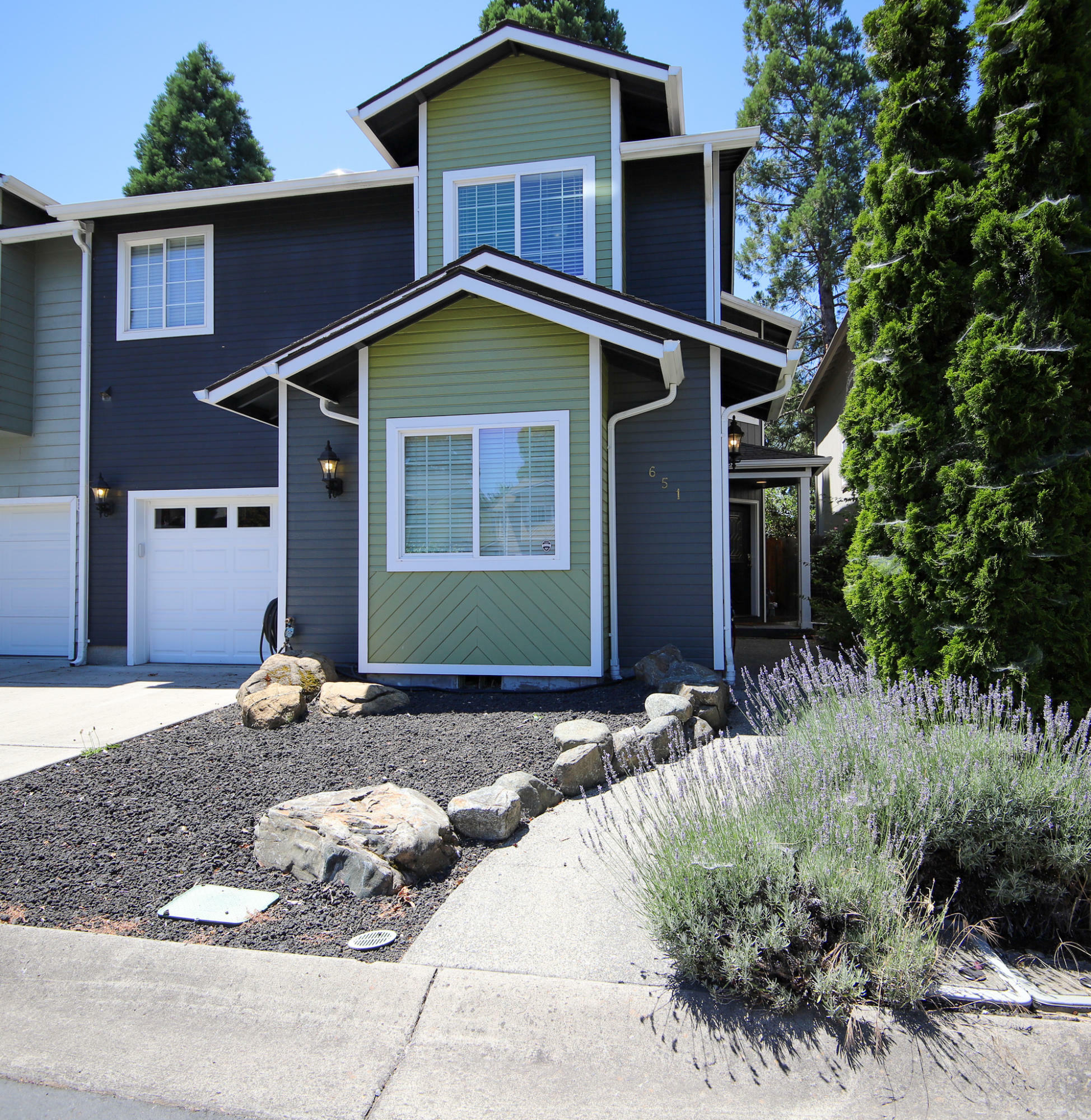 Property Photo: 651 Shadow Way OR 97502