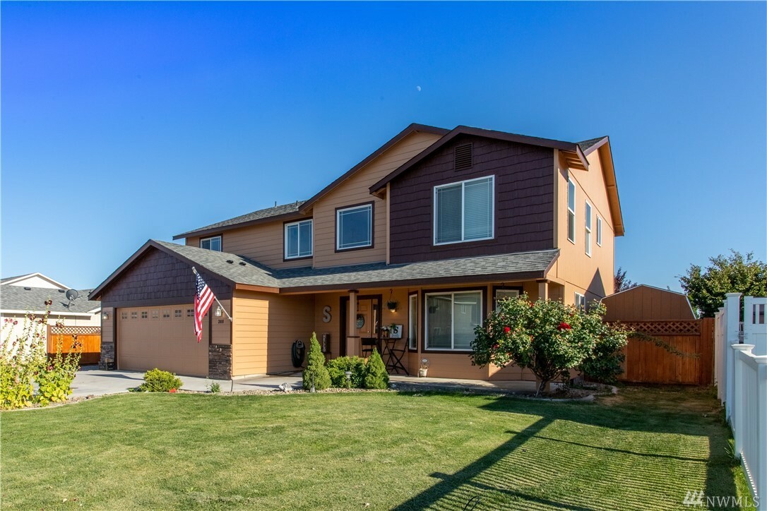 Property Photo: 308 H St NE WA 98848