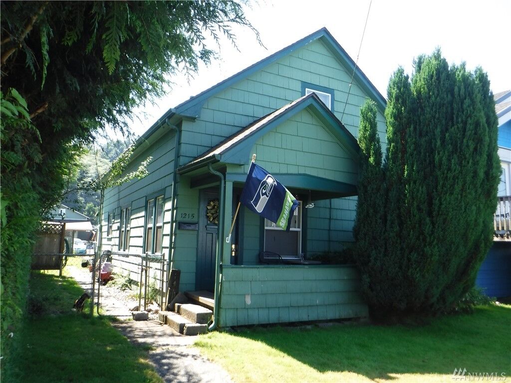 Property Photo:  1215 E 2nd Street  WA 98520 