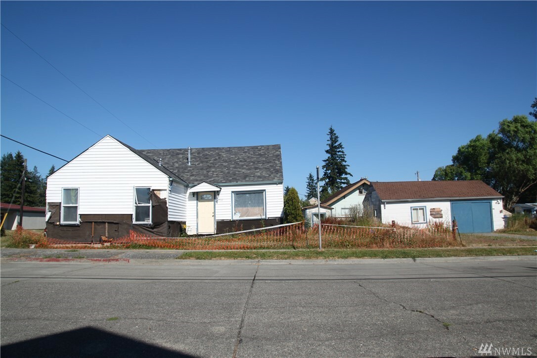 Property Photo:  716 Olympic Ave  WA 98312 