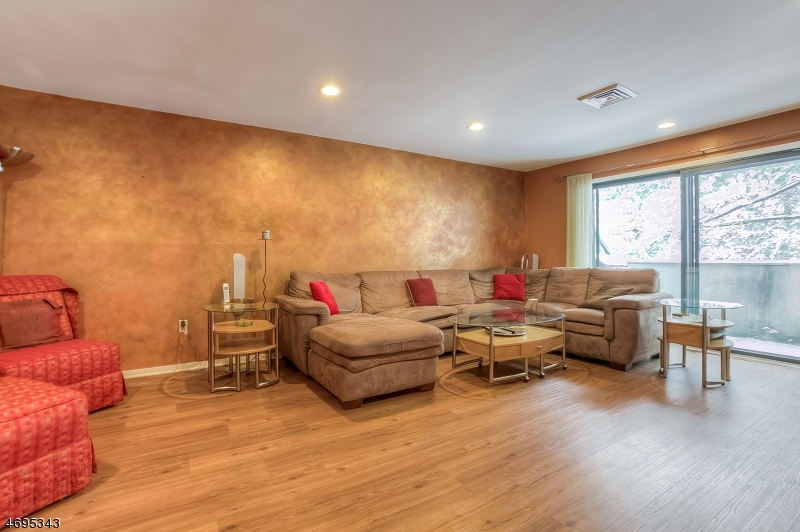 Property Photo: 36 Cerone Ct 36 NJ 07052
