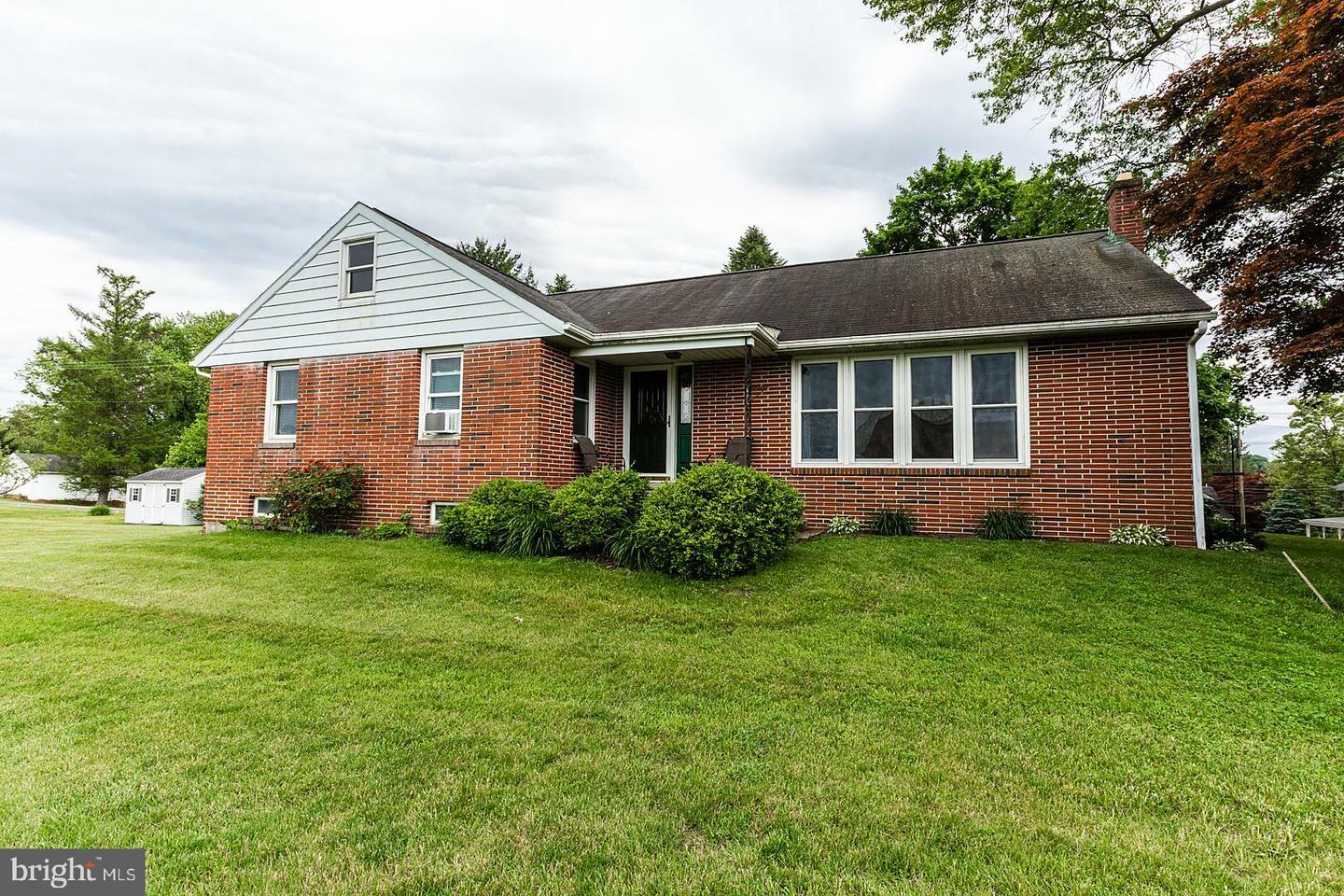Property Photo: 1454 Broad Street PA 17584
