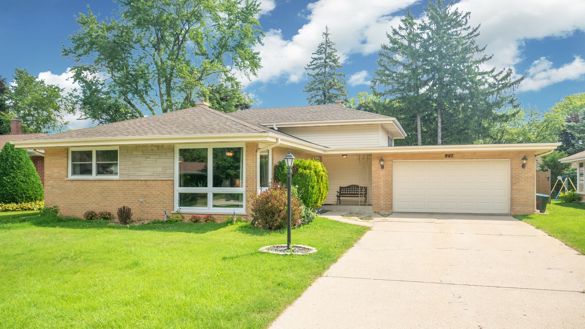 Property Photo:  441 Pinehurst Drive  IL 60016 