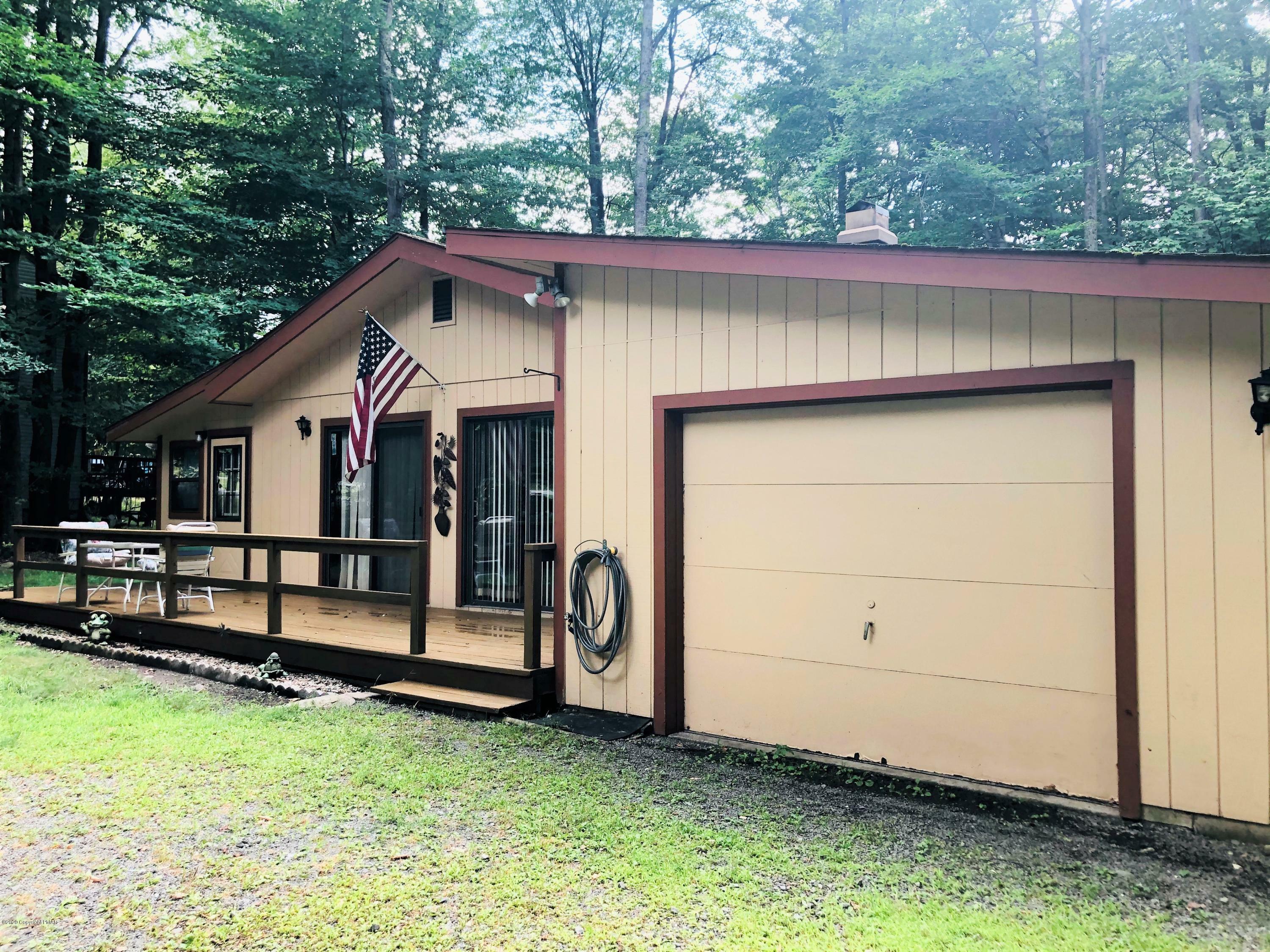 Property Photo: 347 Country Place PA 18466