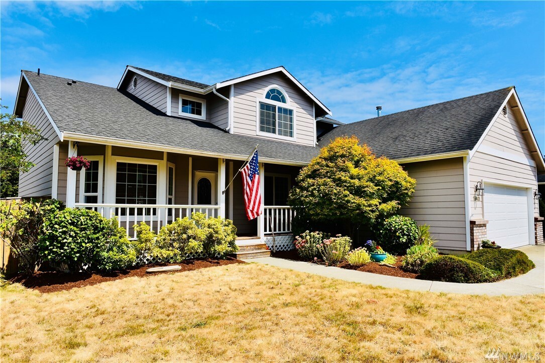 Property Photo:  1940 SW 17th Ave  WA 98277 