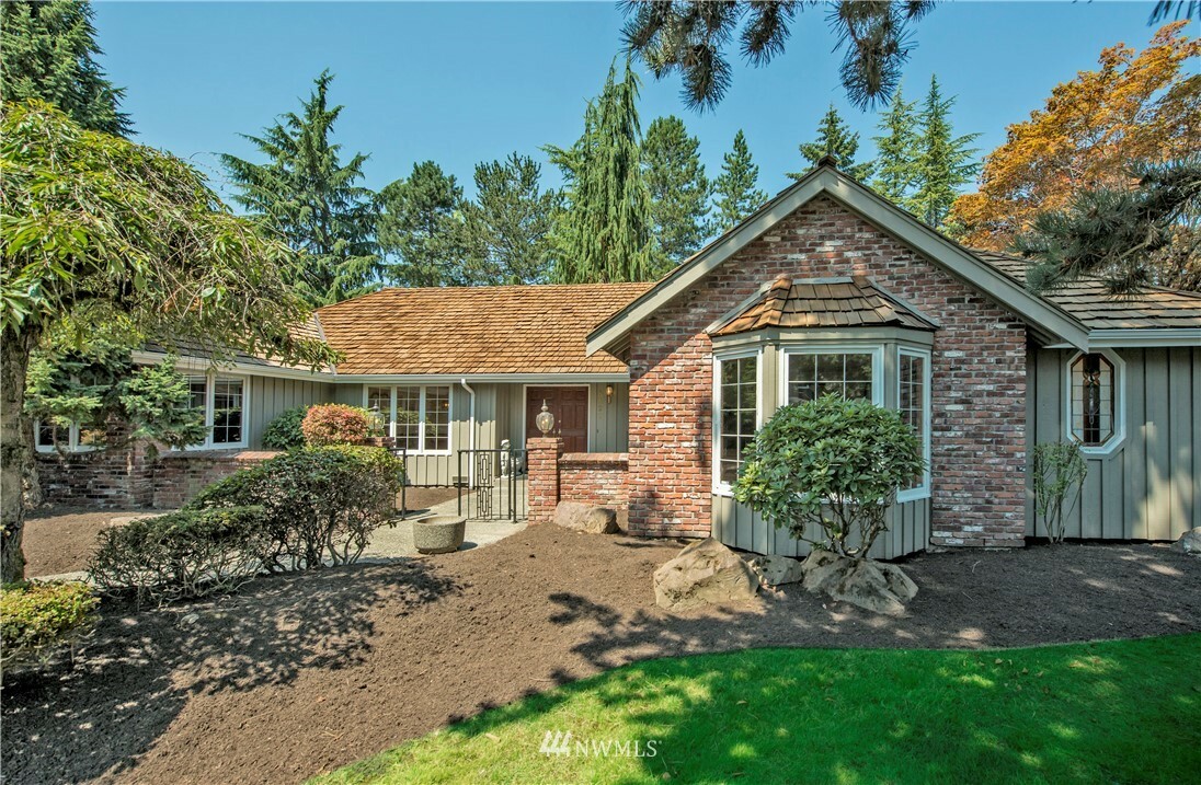 Property Photo:  8422 NE 27th Place  WA 98004 