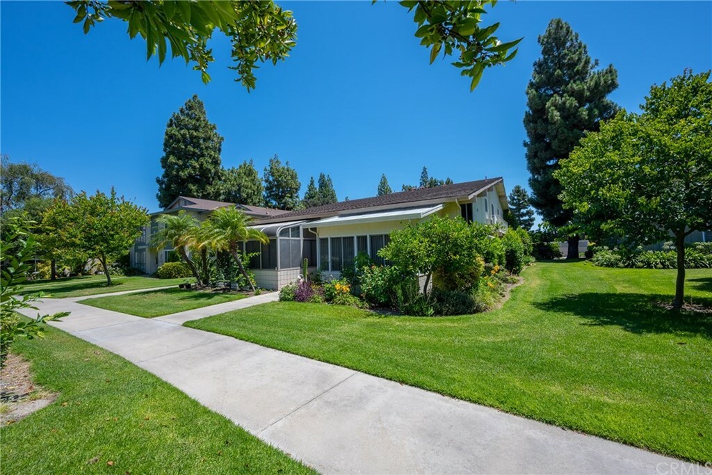 Property Photo: 34 Calle Aragon A CA 92637