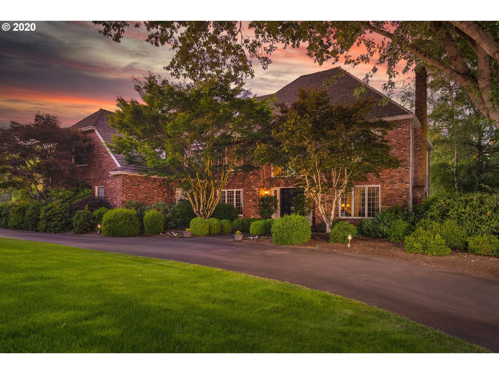 Property Photo: 4025 SW Trail Rd OR 97062