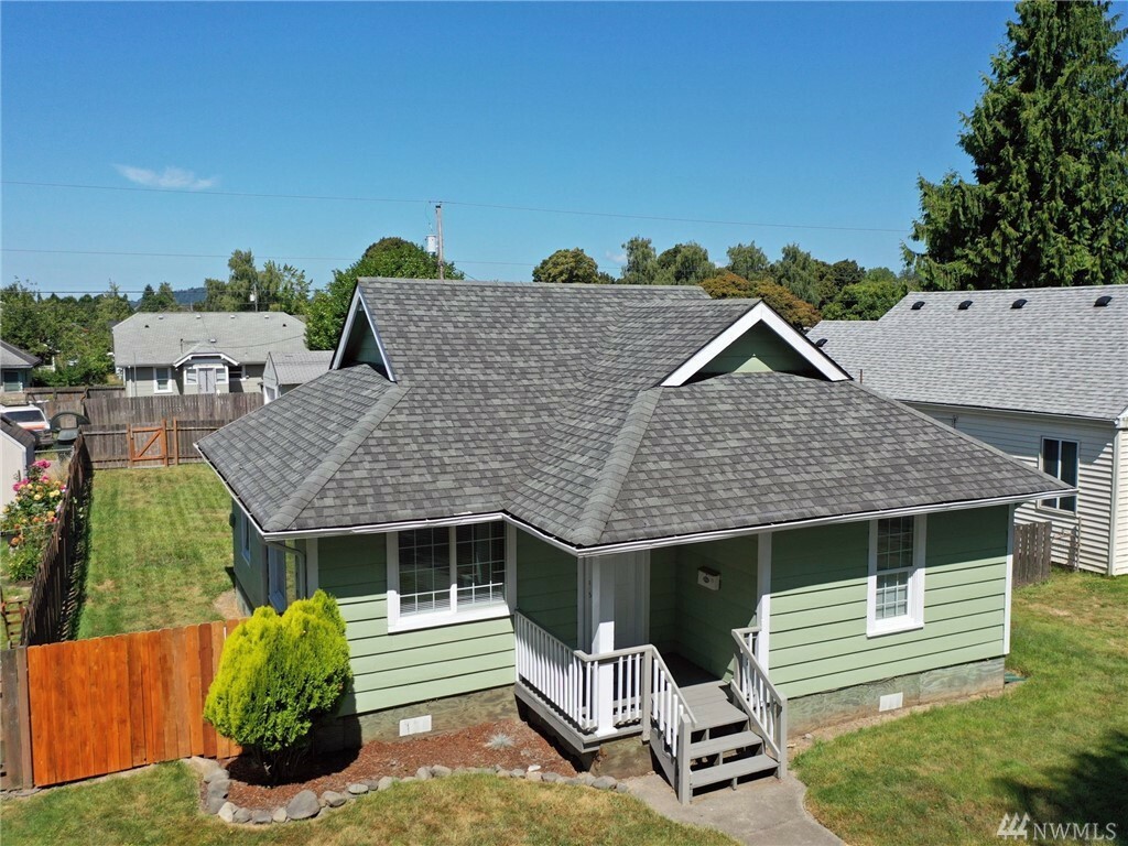 Property Photo:  517 Oregon Wy  WA 98632 