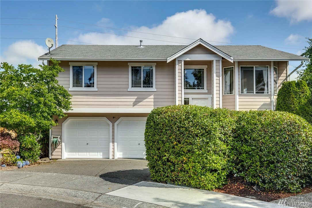 Property Photo:  2529 132nd Place SE  WA 98012 