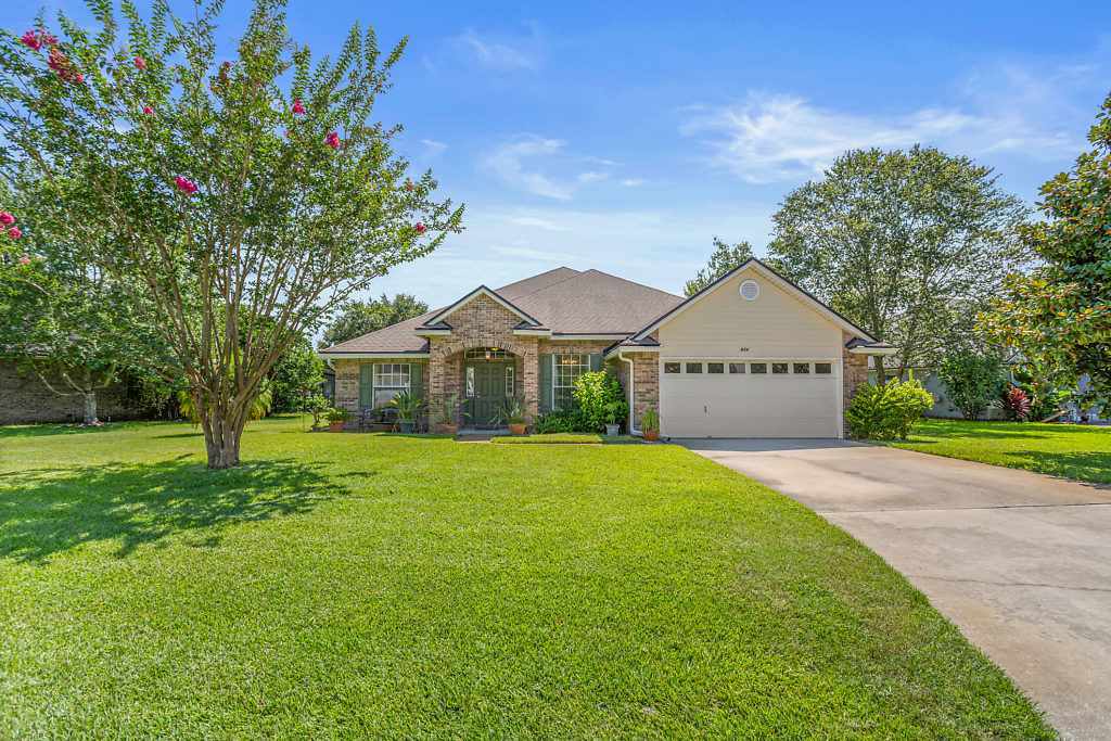 Property Photo: 824 E Red House Branch FL 32084