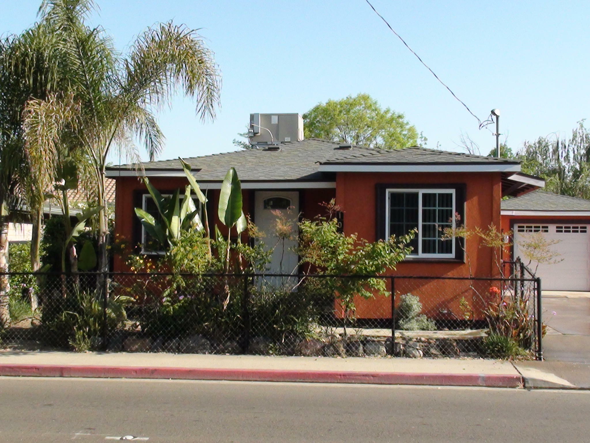 Property Photo:  106 E Walnut Avenue  CA 93277 