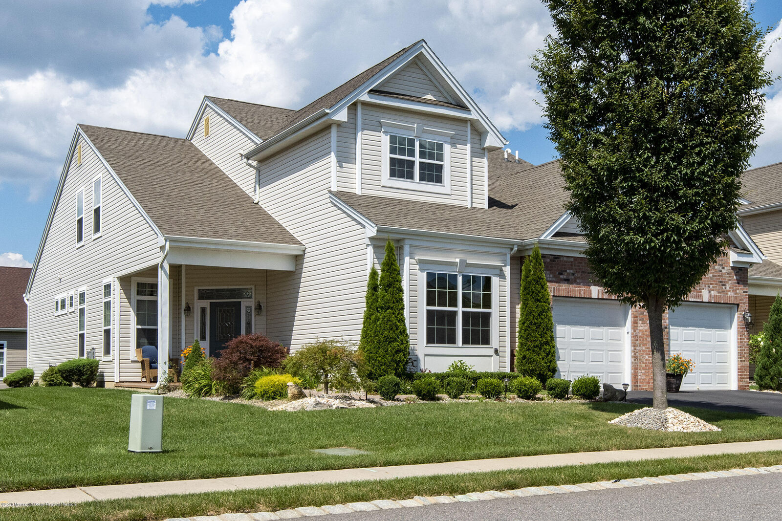 Property Photo:  15 Mandrake Road  NJ 08831 