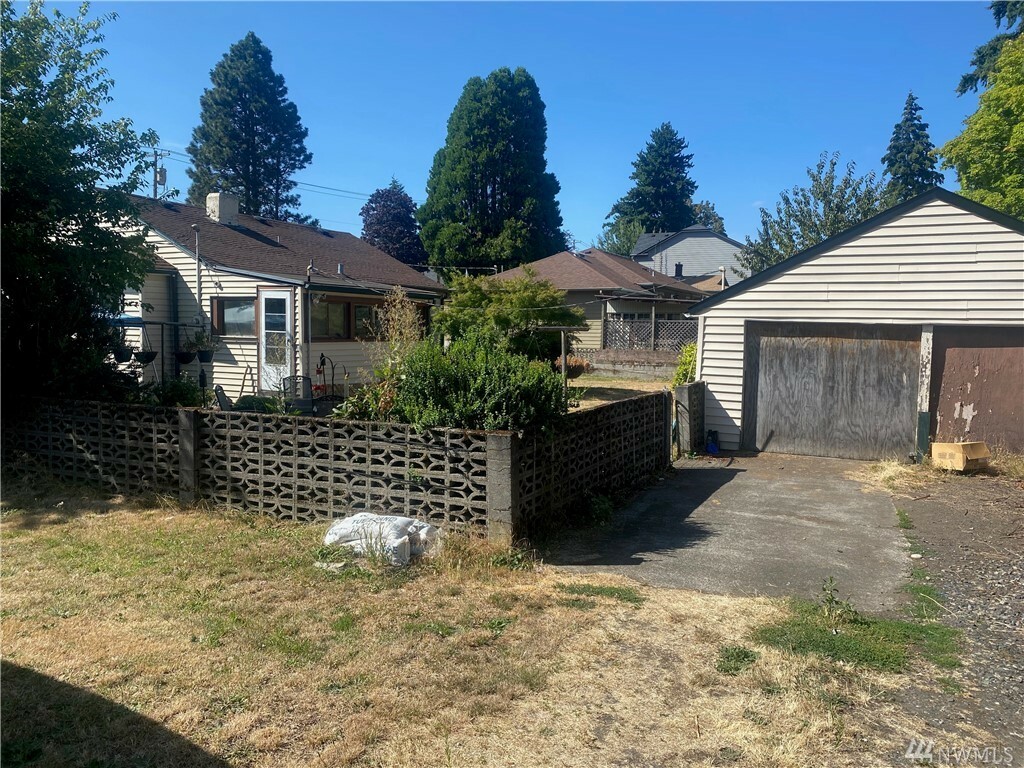 Property Photo:  2701 P St  WA 98663 